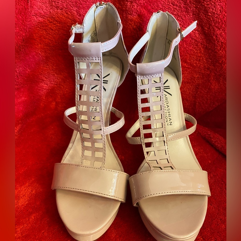 Kardashian Kollection Helen Heels blush beige size 7 1/2 - Picture 1 of 7